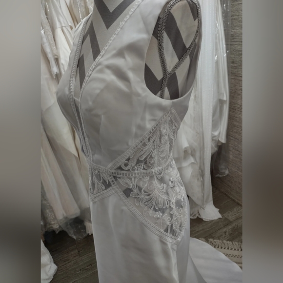 JJ's House Mermaid Wedding Dress With Illusion Sides And Plunging Neckline - Picture 3 of 11